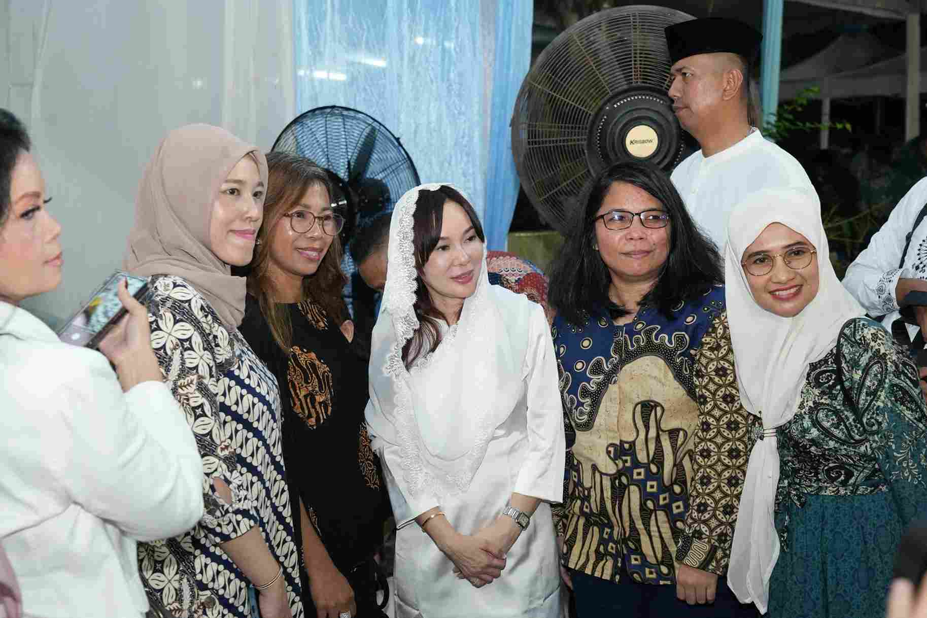 Buka Puasa Bersama Walikota Amsakar dan Wakil Walikota Li Claudia, Santuni 1.200 Anak Yatim